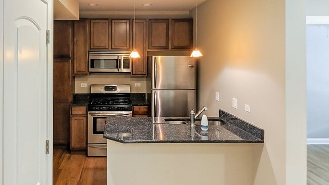 3804 N Marshfield Ave, Unit 2