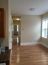 176 Summer St, Unit 1 in Somerville, MA - Foto de edificio - Building Photo