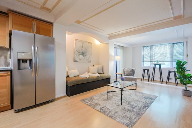 10 Rogers St in Cambridge, MA - Foto de edificio - Building Photo