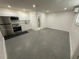 4300 NW 3rd Ct in Plantation, FL - Building Photo