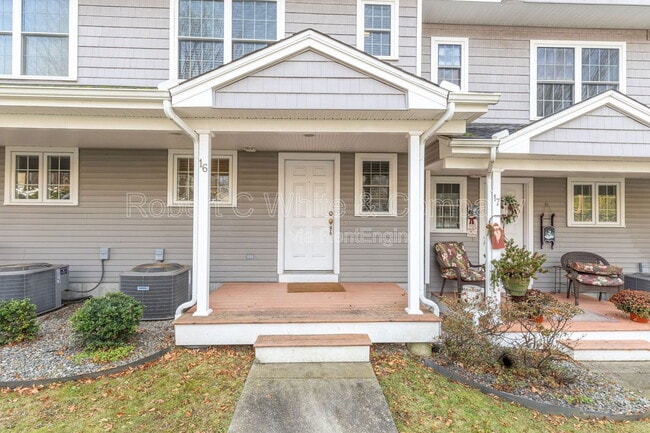 330 Crystal Ave in New London, CT - Building Photo - Building Photo