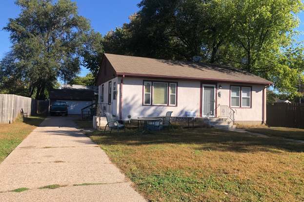 5712 42nd Ave N, Unit 5712 Duplex in Robbinsdale, MN - Building Photo
