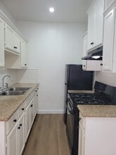 Sunfield Properties in Los Angeles, CA - Foto de edificio - Building Photo