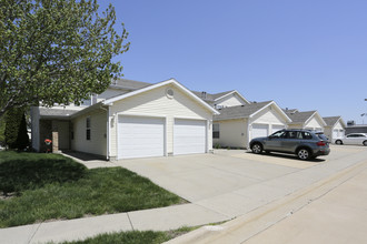 Arbour Walk Townhomes in Normal, IL - Foto de edificio - Building Photo