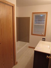 2008 Fairview Dr in Cedar Falls, IA - Building Photo - Building Photo