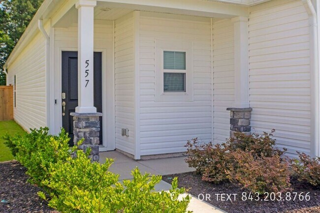 557 Spanish Wells Rd in Summerville, SC - Foto de edificio - Building Photo