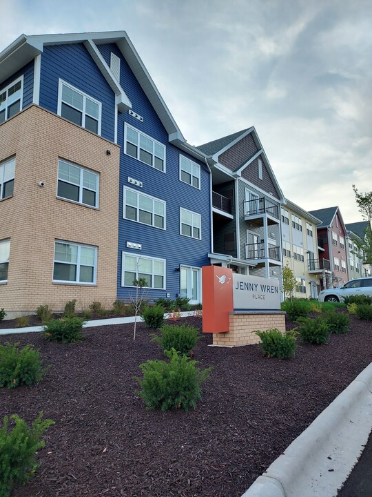 Jenny Wren Place in Sun Prairie, WI - Foto de edificio