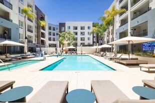 Elan Huntington Beach in Huntington Beach, CA - Building Photo