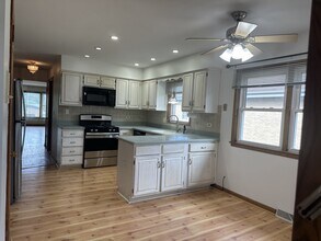 1336 N Northwest Hwy, Unit 2nd Floor in Park Ridge, IL - Foto de edificio - Building Photo