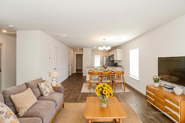 1210 Gardner St in Camden, SC - Foto de edificio - Building Photo