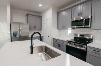 1964 E Don Carlos Ave in Tempe, AZ - Foto de edificio - Building Photo