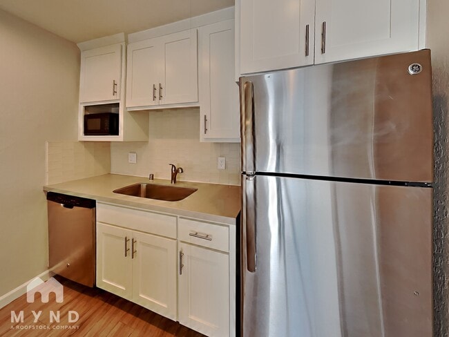 2524 T St, Unit 14 in Sacramento, CA - Building Photo - Building Photo