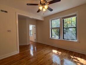 3902 N Janssen Ave, Unit DS2 in Chicago, IL - Foto de edificio - Building Photo