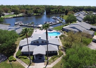 10906 W Cove Harbor Dr in Crystal River, FL - Foto de edificio - Building Photo