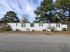 1925 Bacons Bridge Rd in Summerville, SC - Building Photo