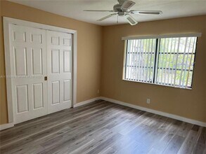3129 Oakland Shores Dr, Unit A209 in Oakland Park, FL - Foto de edificio - Building Photo