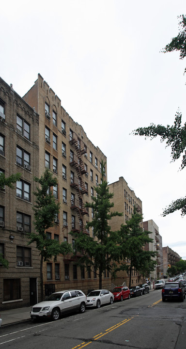 110 Seaman Ave in New York, NY - Building Photo