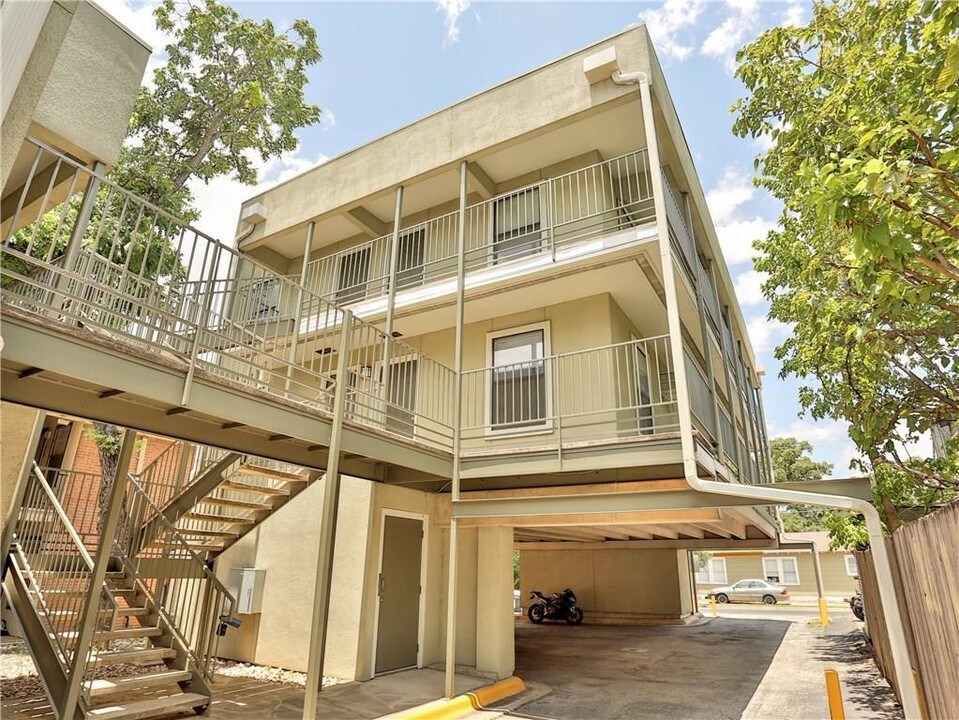 210 W 38th St in Austin, TX - Building Photo