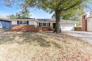 1392 Devonhurst Dr in Columbus, OH - Building Photo