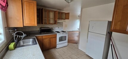 263 W Merrick Rd in Valley Stream, NY - Building Photo - Building Photo