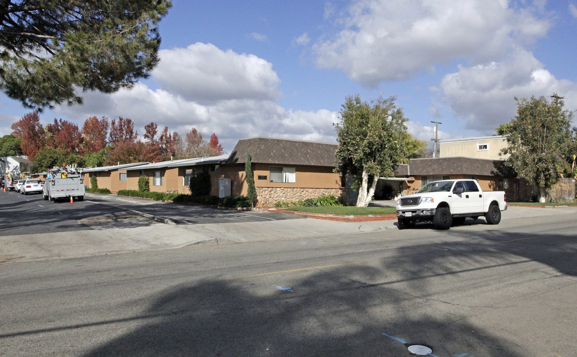 Glenayre Cottages in Escondido, CA - Building Photo