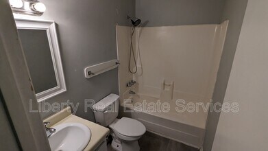 107 Gilbert St in Hinesville, GA - Building Photo - Building Photo