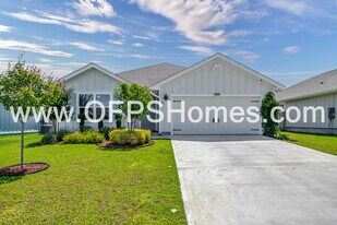 413 Scarborough St in Crestview, FL - Building Photo