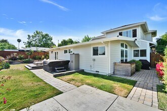 588 E Angela St in Pleasanton, CA - Building Photo - Building Photo