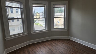 1518 Pembroke St, Unit 2R in Bridgeport, CT - Building Photo - Building Photo