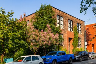 Coop Lézart in Montréal, QC - Building Photo