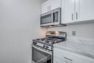 Howard Garden Apartments in Greenfield, WI - Foto de edificio - Interior Photo