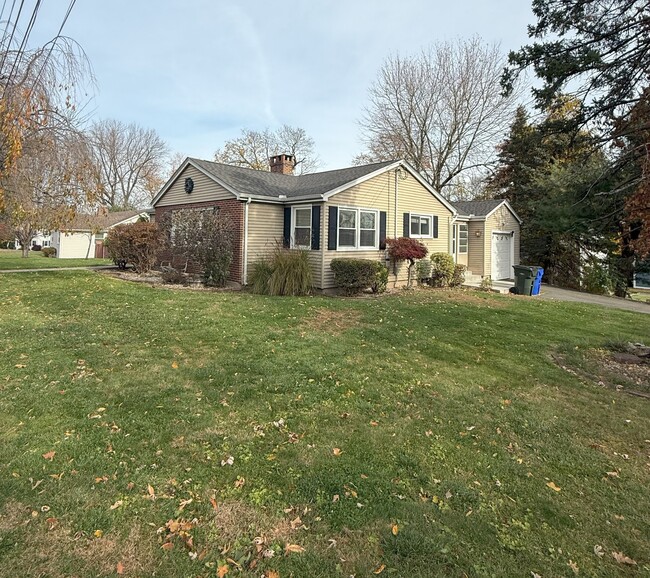 6 Wells Farm Dr in Wethersfield, CT - Building Photo - Building Photo