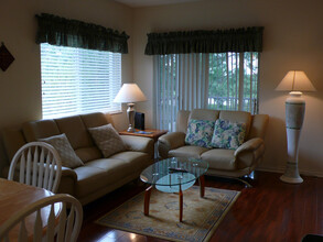 8330 Mulligan Cir-Unit -2121 in Port St. Lucie, FL - Foto de edificio - Building Photo