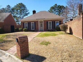 1516 Charleton Dr in Montgomery, AL - Foto de edificio - Building Photo