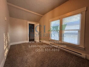411 5th Ave NW in Puyallup, WA - Building Photo - Building Photo