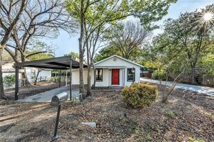 2707 Cliff St in Bryan, TX - Building Photo