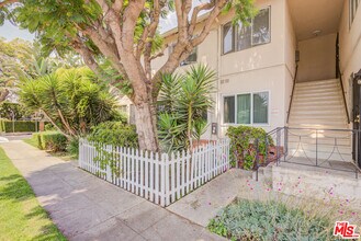 11825 Iowa Ave in Los Angeles, CA - Building Photo - Building Photo