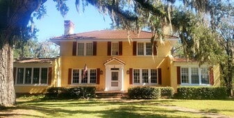 704 N Jefferson St in Perry, FL - Building Photo
