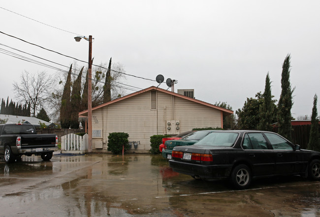 934-940 Vermont Ave in Turlock, CA - Foto de edificio - Building Photo