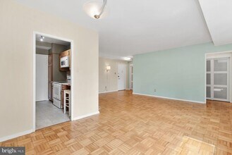 4740 Connecticut Ave NW in Washington, DC - Building Photo - Building Photo