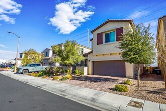 8036 Foxfield Springs St in Las Vegas, NV - Building Photo - Building Photo