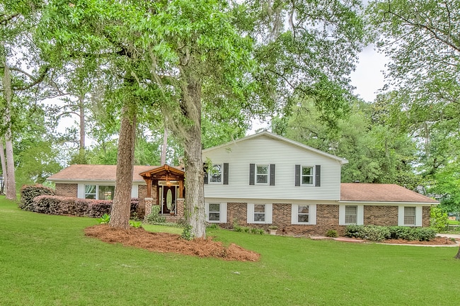property at 3086 Waterford Dr