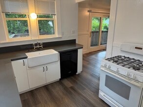 300 Brown St in Santa Rosa, CA - Building Photo - Building Photo