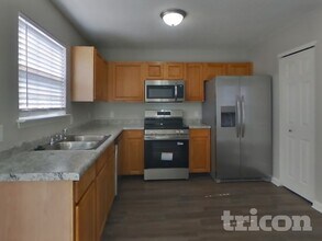 10341 Buckshire Ln in Indianapolis, IN - Foto de edificio - Building Photo