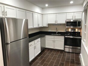 1123 Waterbury Rd in Cheshire, CT - Building Photo - Building Photo