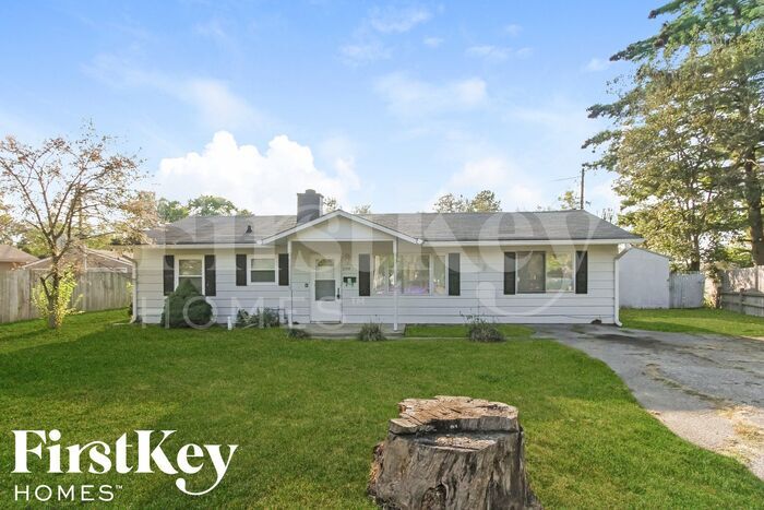 208 Crestwood Dr in New Whiteland, IN - Building Photo