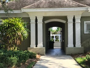 8290 Gate Pkwy W, Unit Unit 316 in Jacksonville, FL - Building Photo - Building Photo