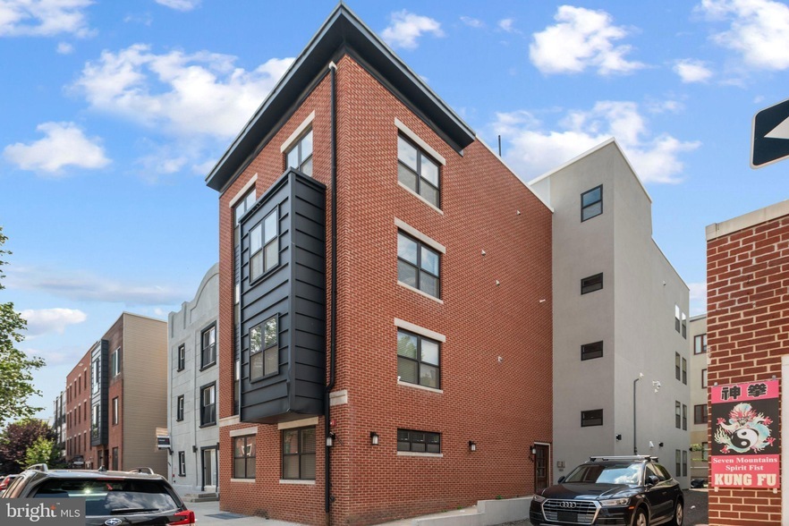 988 N Marshall St, Unit 1F in Philadelphia, PA - Building Photo