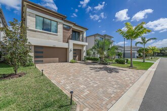8283 Royal County Down Rd in Boca Raton, FL - Building Photo - Building Photo