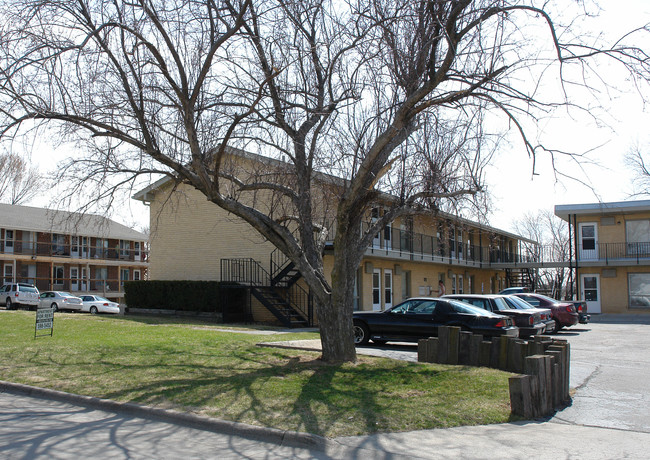 Echo Manor in Omaha, NE - Foto de edificio - Building Photo